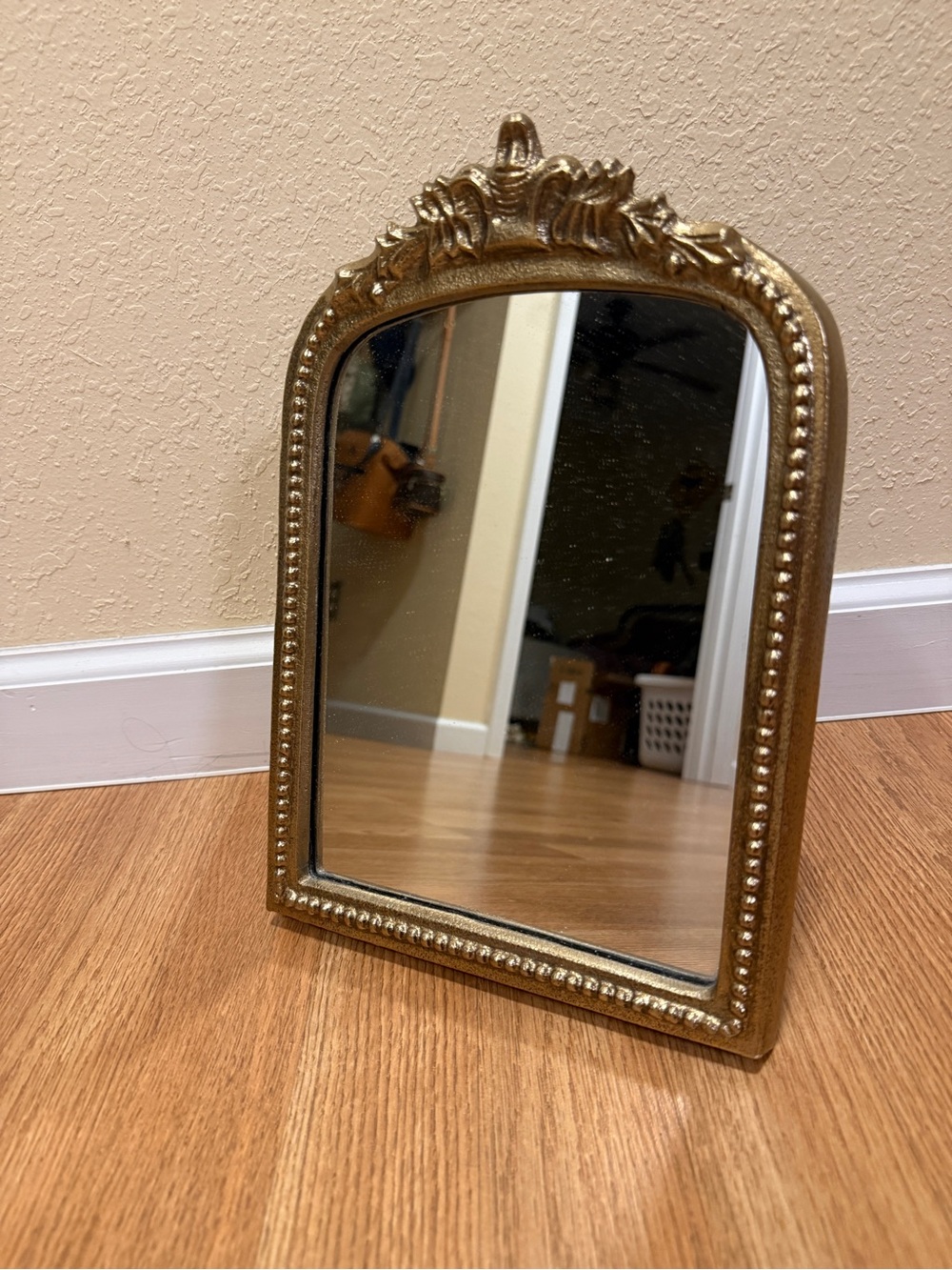 ✨ Small Vintage Vanity Makeup Mirror